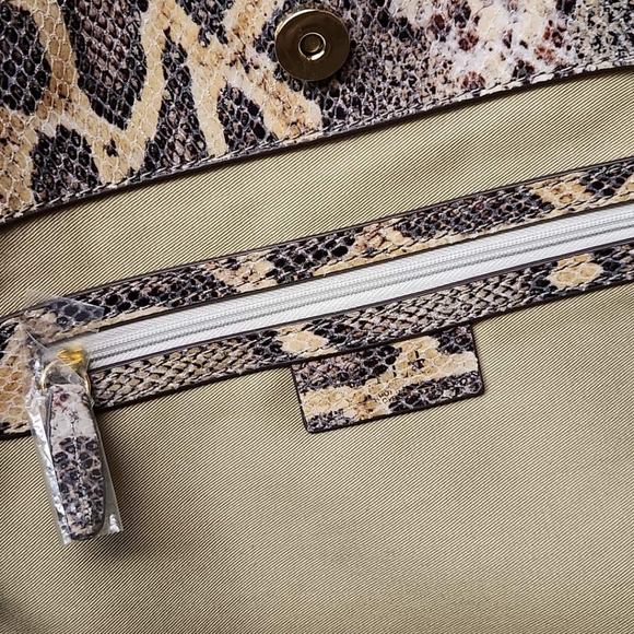 Gilli Leather Satchel - Picture 4 of 4